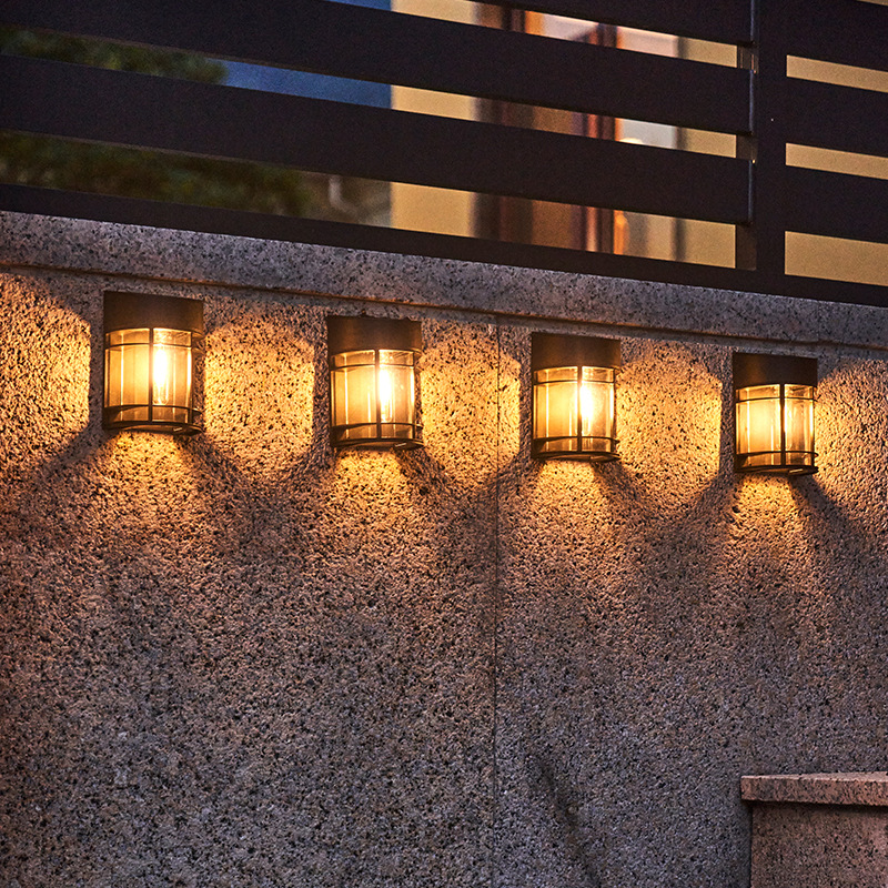 LED ソーラーガーデンライト屋外防水スマートライトコントロ - Smart Garden Fence & Balcony Hanging Planter のレビューと価格